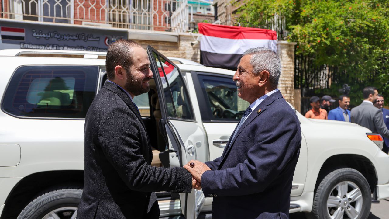 بحضور فريق الإدارة العربية في وزارة الخارجية والمغتربين، مراسم افتتاح سفارة الجمهورية اليمنية الشقيقة في دمشق