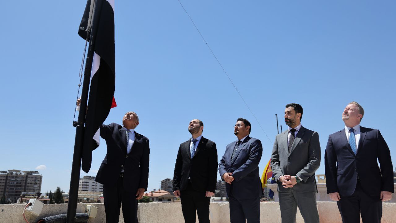 بحضور فريق الإدارة العربية في وزارة الخارجية والمغتربين، مراسم افتتاح سفارة الجمهورية اليمنية الشقيقة في دمشق