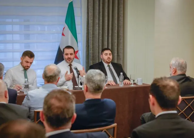 وزير الخارجية والمغتربين السيد أسعد الشيباني يلتقي وفدًا من الجالية السورية في الولايات المتحدة 