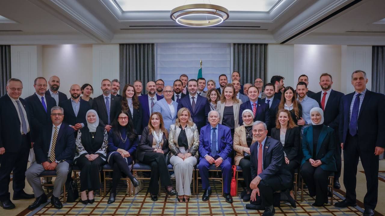 وزير الخارجية والمغتربين السيد أسعد الشيباني يلتقي وفدًا من الجالية السورية في الولايات المتحدة 