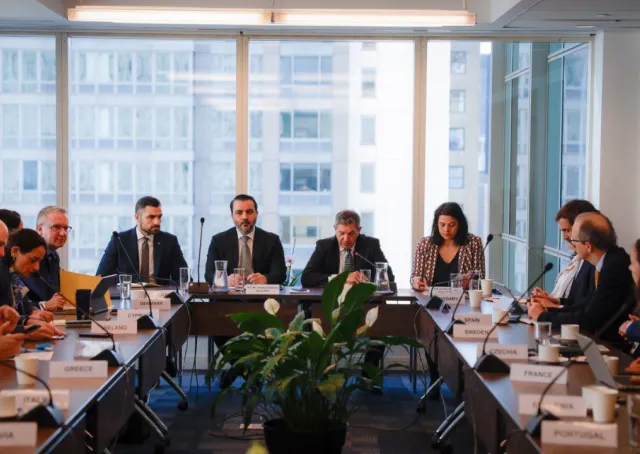 وزير الخارجية والمغتربين السيد أسعد حسن الشيباني يلتقي مع المندوبين الدائمين الأوروبيين لدى الأمم المتحدة في مقر بعثة الاتحاد الأوروبي في نيويورك