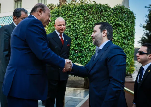 وزير الخارجية السيد أسعد الشيباني يصل إلى مقر جامعة الدول العربية في العاصمة المصرية القاهرة