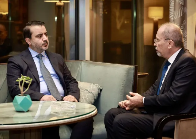 وزير الخارجية السيد أسعد الشيباني يلتقي بنظيره الأردني
