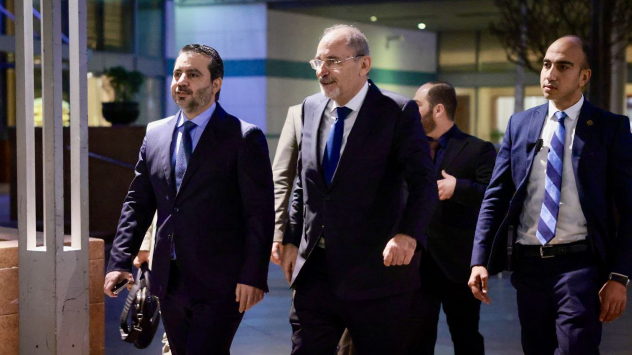 وزير الخارجية السيد أسعد الشيباني يلتقي بنظيره الأردني