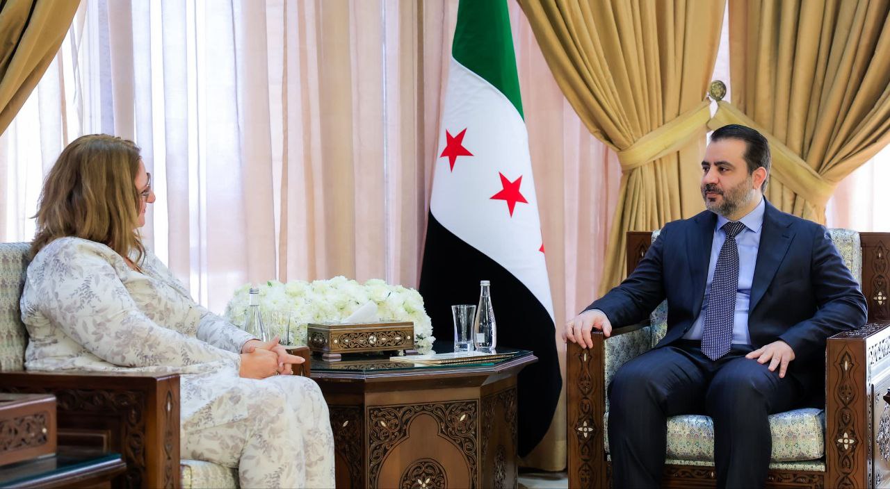 استقبل وزير الخارجية والمغتربين السيد أسعد حسن الشيباني اليوم وزيرة التجارة الخارجية والتنمية الهولندية أوكجيه دي فريز والوفد المرافق لها