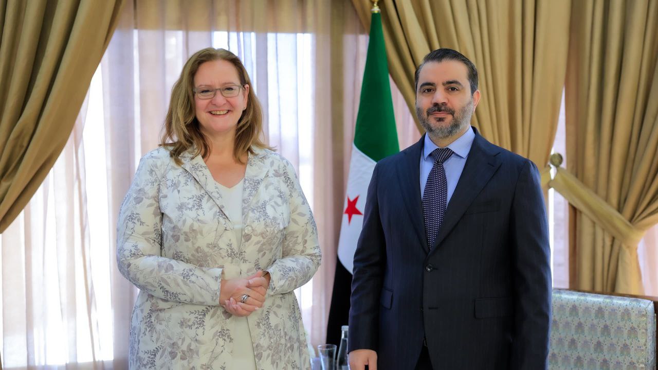 استقبل وزير الخارجية والمغتربين السيد أسعد حسن الشيباني اليوم وزيرة التجارة الخارجية والتنمية الهولندية أوكجيه دي فريز والوفد المرافق لها