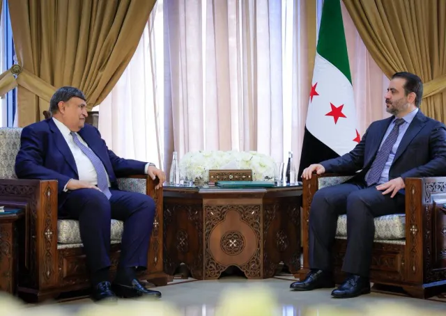 استقبل وزير الخارجية والمغتربين السيد أسعد حسن الشيباني في العاصمة دمشق وفدًا من شبكة الآغا خان للتنمية برئاسة السيد شفيق ساشادينا رئيس القسم الدبلوماسي ورئيس المؤسسات والمجالس في الشبكة