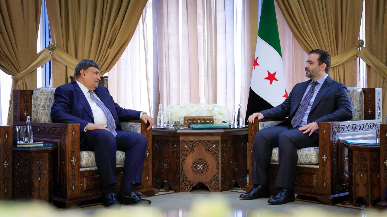 استقبل وزير الخارجية والمغتربين السيد أسعد حسن الشيباني في العاصمة دمشق وفدًا من شبكة الآغا خان للتنمية برئاسة السيد شفيق ساشادينا رئيس القسم الدبلوماسي ورئيس المؤسسات والمجالس في الشبكة