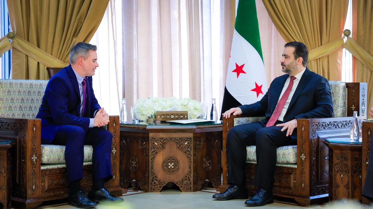استقبل وزير الخارجية والمغتربين السيد أسعد حسن الشيباني في العاصمة دمشق سفير كندا لدى الجمهورية العربية السورية السيد غريغوري غاليغان