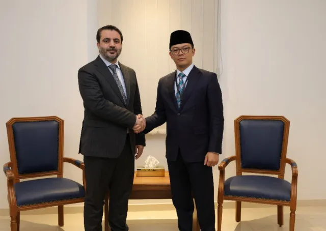 وزير الخارجية السيد أسعد الشيباني يلتقي بنظيره الأندونيسي السيد سوغيونو