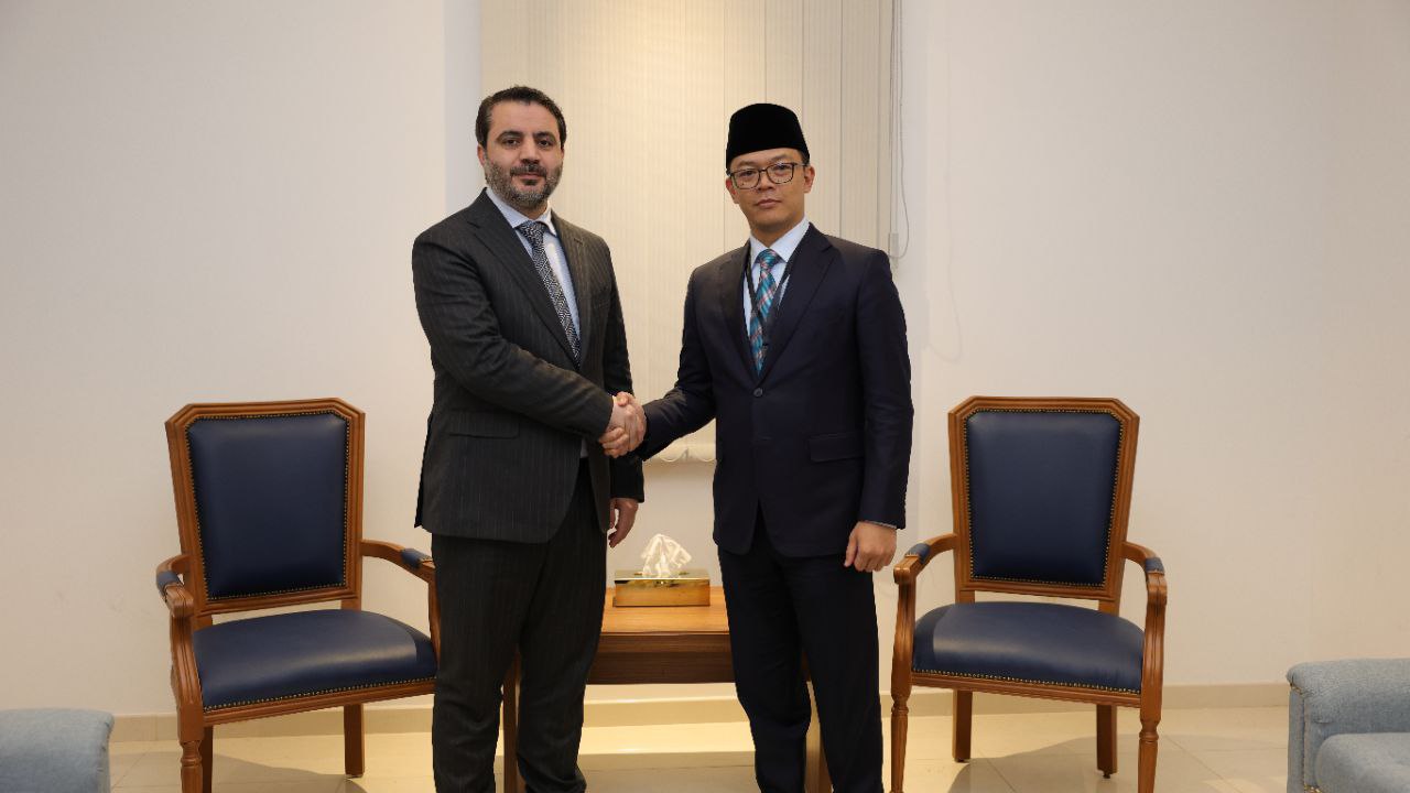 وزير الخارجية السيد أسعد الشيباني يلتقي بنظيره الأندونيسي السيد سوغيونو