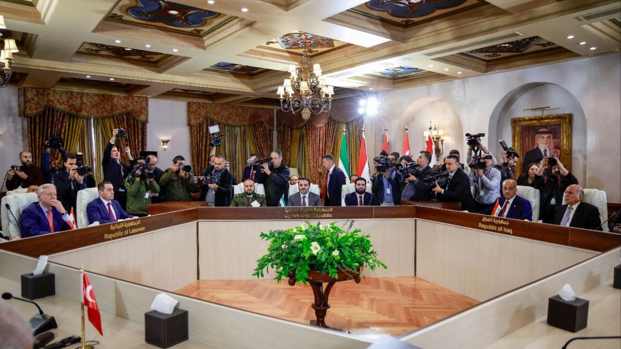 حضور وزيري الخارجية والدفاع اللواء ورئيس الاستخبارات العامة