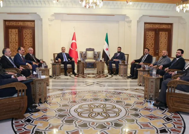 رئيس الجمهورية ووزيري الخارجية والدفاع ورئيس جهاز الاستخبارات العامة يستقبلون وفداً تركياً