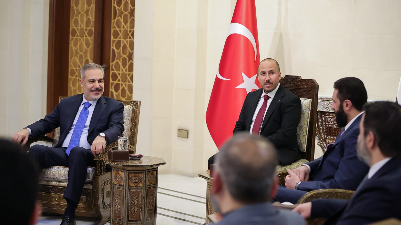 رئيس الجمهورية ووزيري الخارجية والدفاع ورئيس جهاز الاستخبارات العامة يستقبلون وفداً تركياً