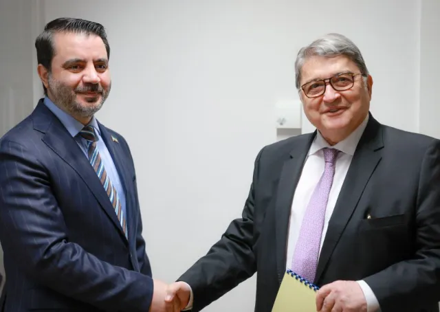 وزير الخارجية  يلتقي نظيره الروماني 