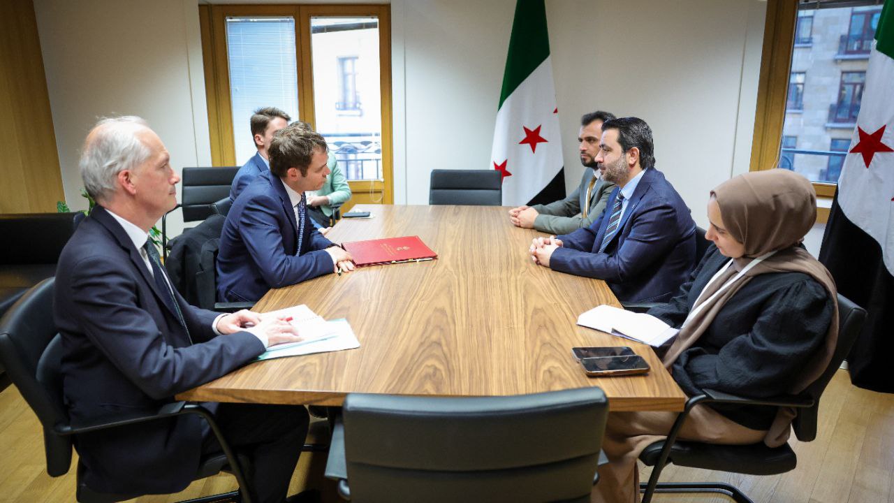 وزير الخارجية يلتقي وزير شؤون الشرق الأوسط البريطاني ومدير التنمية في مكتب المملكة المتحدة لشؤون سوريا