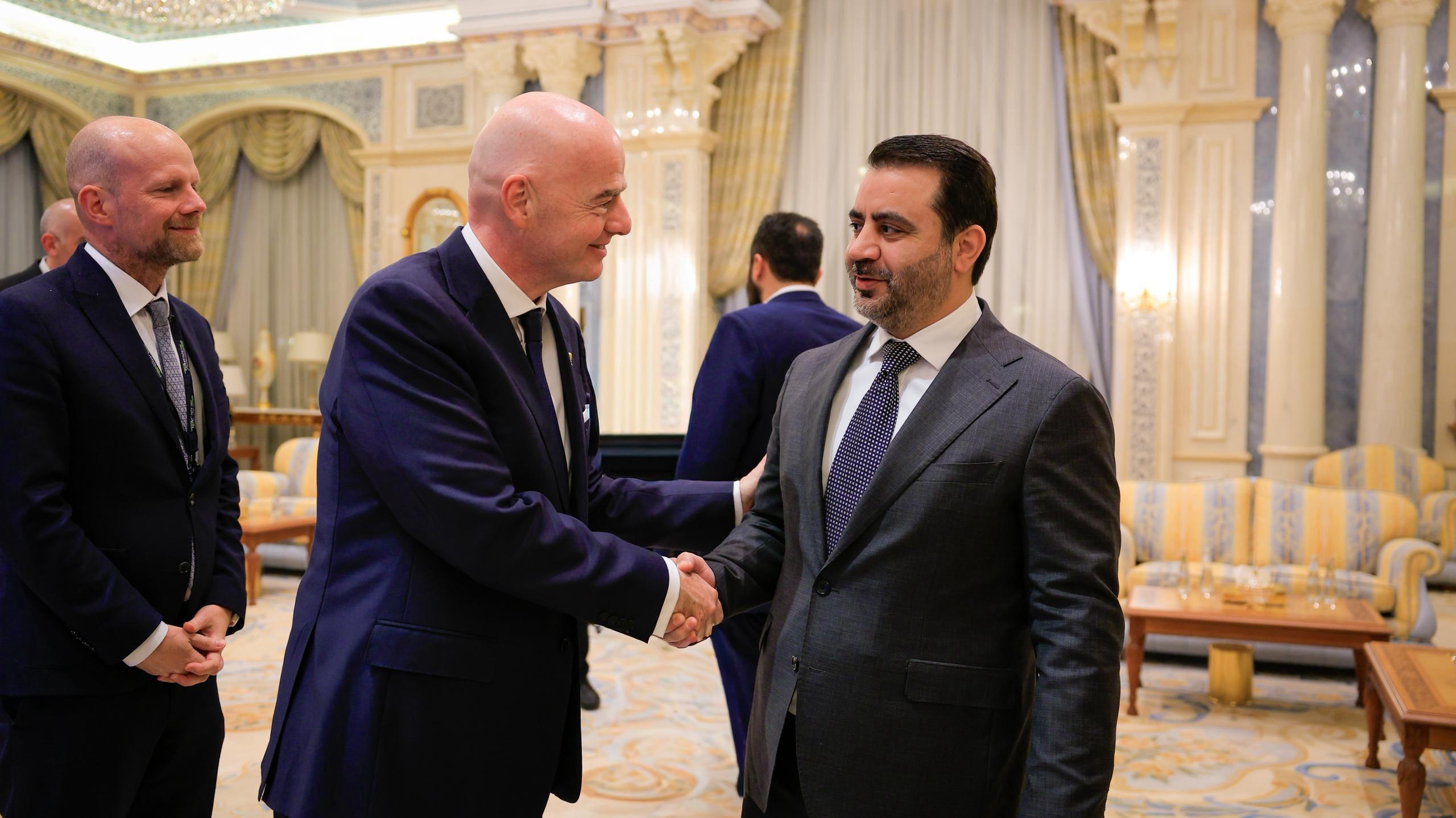 اجتمع  السيد الرئيس أحمد الشرع اليوم في الرياض معالي وزير الاستثمار في المملكة العربية السعودية المهندس خالد بن عبد العزيز الفالح