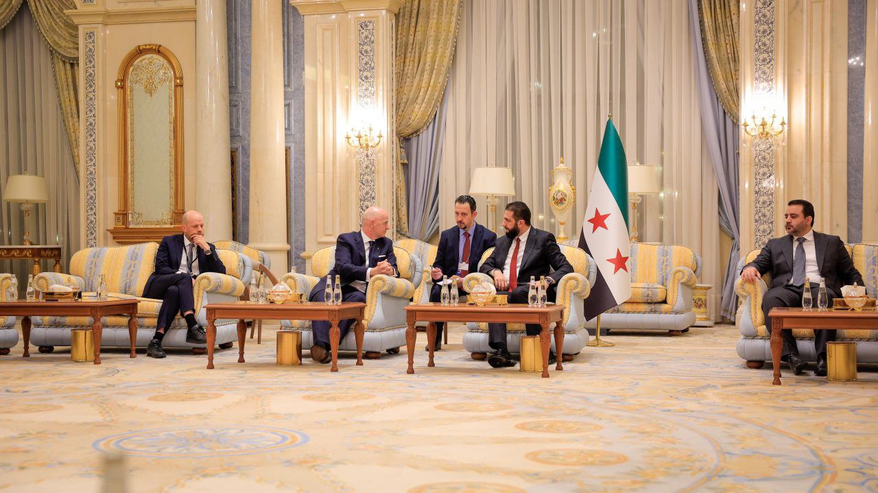 اجتمع  السيد الرئيس أحمد الشرع اليوم في الرياض معالي وزير الاستثمار في المملكة العربية السعودية المهندس خالد بن عبد العزيز الفالح