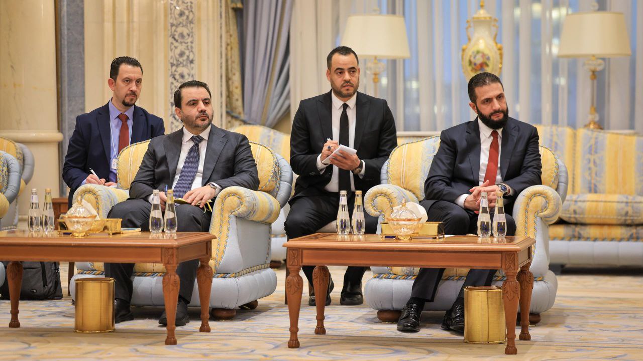 التقى السيد الرئيس أحمد الشرع والوفد المرافق له مجموعةً من المستثمرين الدوليين بمشاركة عدد من ممثلي كبرى الشركات العالمية