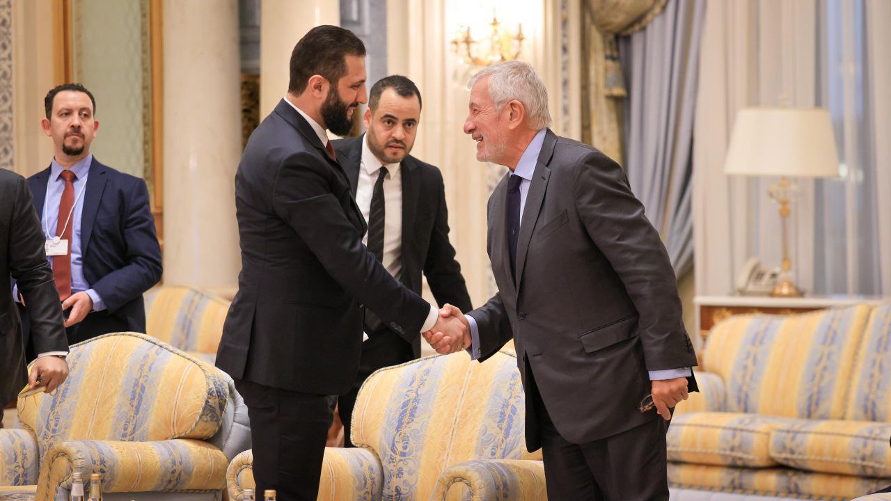 التقى السيد الرئيس أحمد الشرع والوفد المرافق له مجموعةً من المستثمرين الدوليين بمشاركة عدد من ممثلي كبرى الشركات العالمية