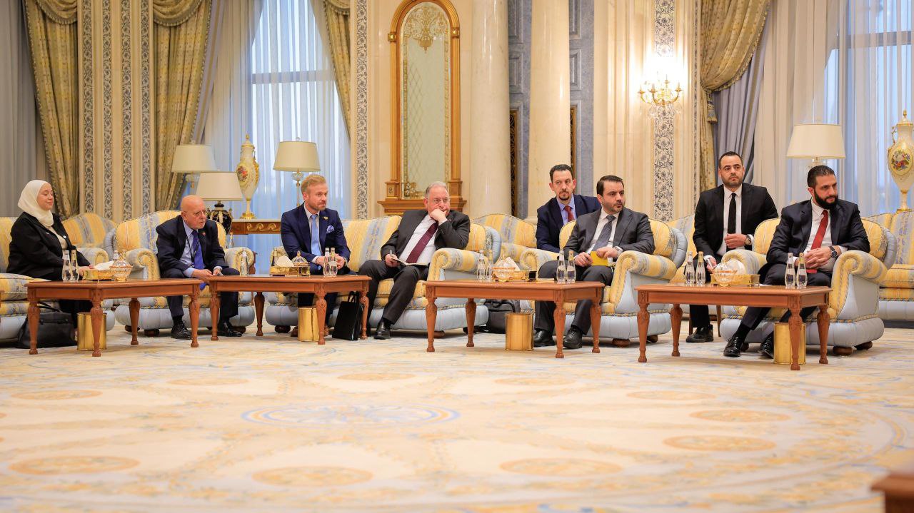 التقى السيد الرئيس أحمد الشرع والوفد المرافق له مجموعةً من المستثمرين الدوليين بمشاركة عدد من ممثلي كبرى الشركات العالمية