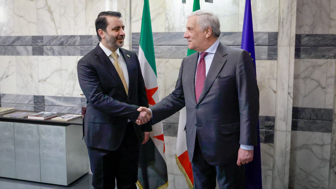 وزير الخارجية السيد أسعد الشيباني يلتقي بنظيره الإيطالي السيد أنطونيو تاياني في العاصمة الإيطالية روما