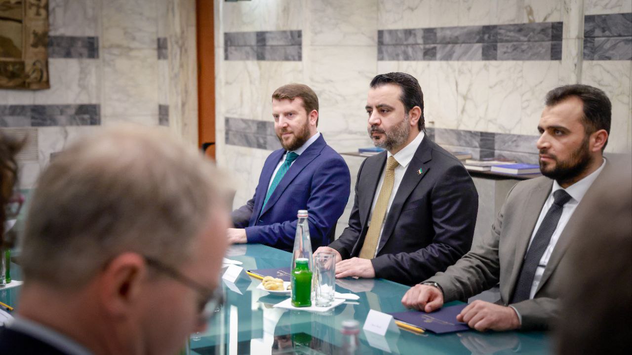 وزير الخارجية السيد أسعد الشيباني يلتقي بنظيره الإيطالي السيد أنطونيو تاياني في العاصمة الإيطالية روما