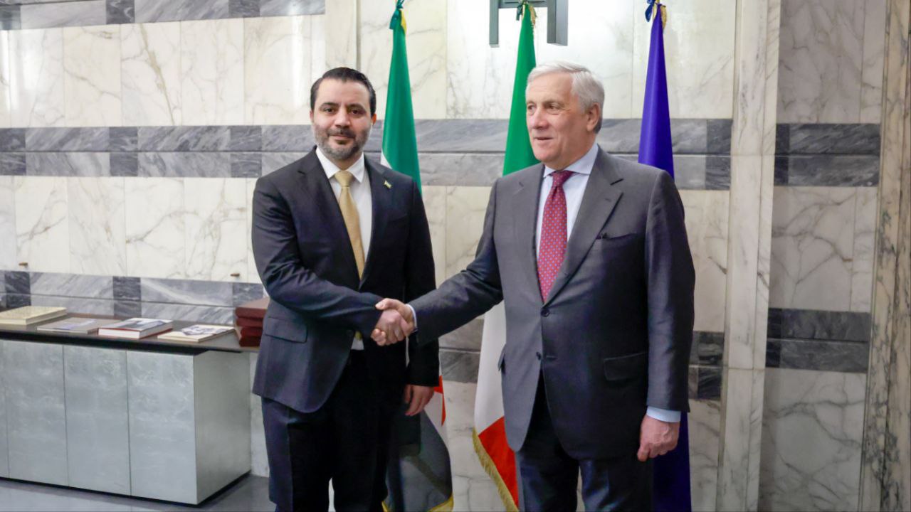 وزير الخارجية السيد أسعد الشيباني يلتقي بنظيره الإيطالي السيد أنطونيو تاياني في العاصمة الإيطالية روما