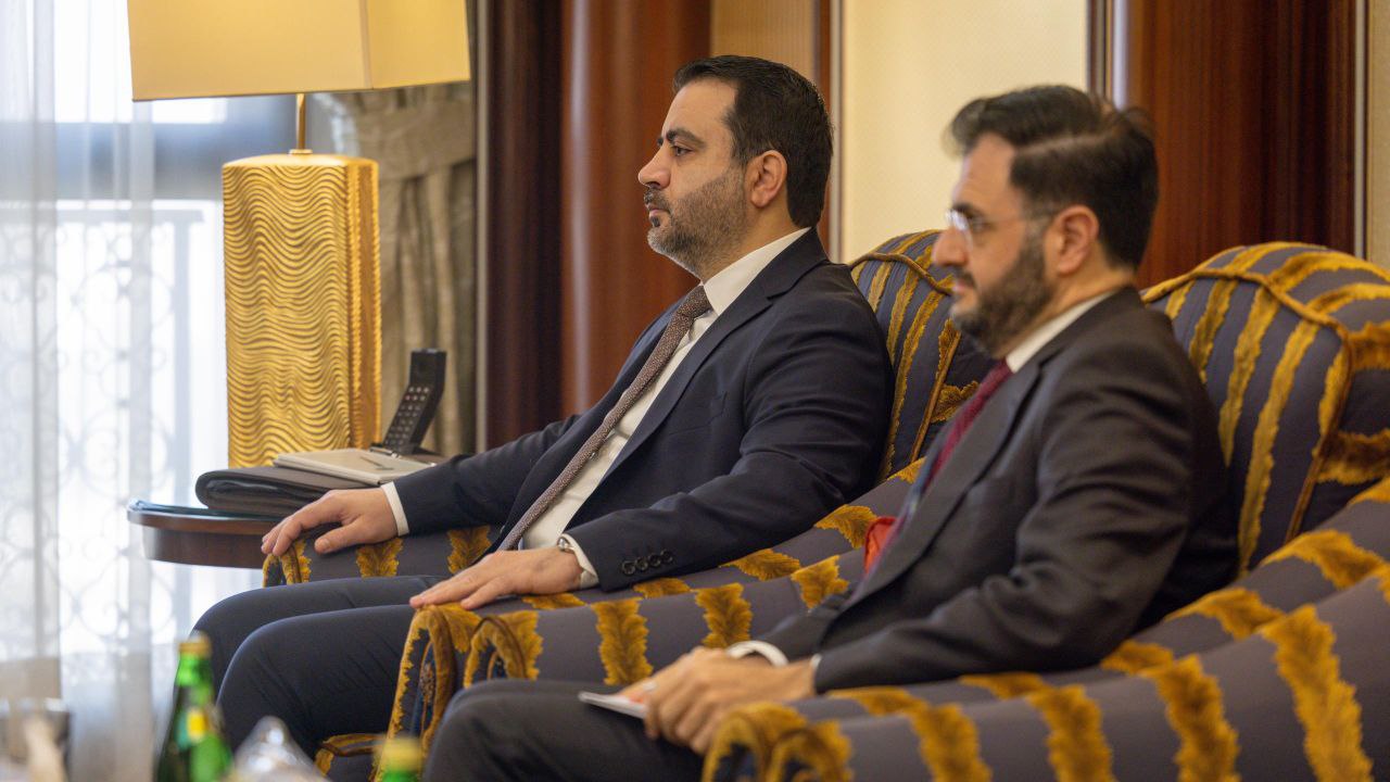 عقد السيد الرئيس أحمد الشرع اليوم اجتماعًا في مقر إقامته بالعاصمة الرياض مع الرئيس التنفيذي لشركة الاتصالات السعودية (STC) الأستاذ عليان الوتيد، ونائب محافظ صندوق الاستثمارات العامة الأستاذ يزيد الحميد