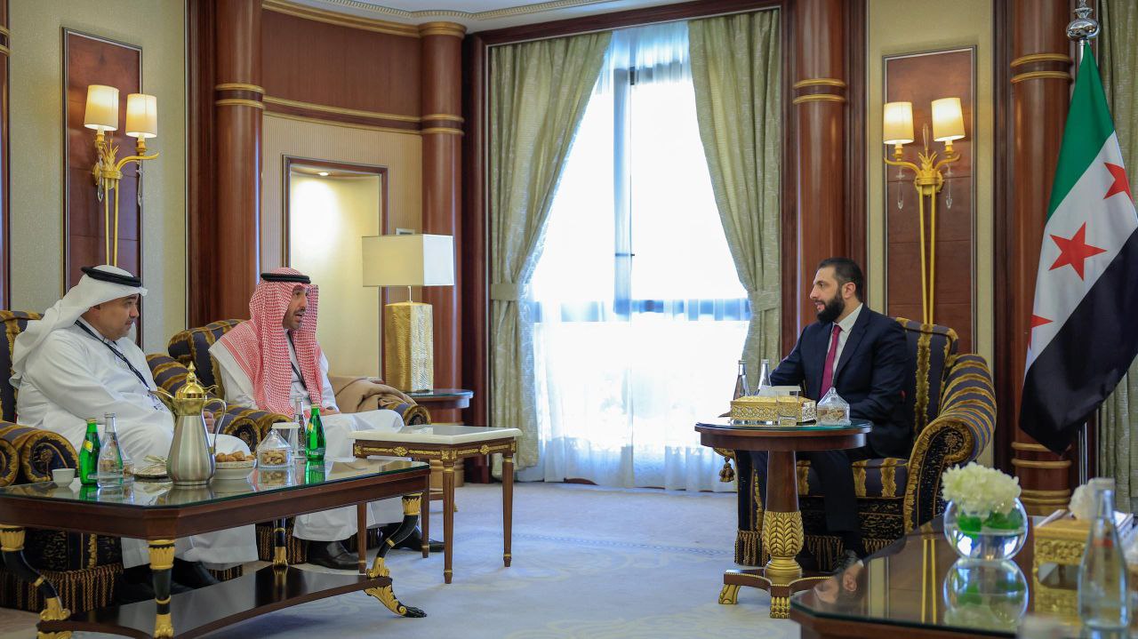 عقد السيد الرئيس أحمد الشرع اجتماعًا في العاصمة السعودية الرياض مع كل من رئيس مجلس إدارة البنك السعودي الفرنسي الأستاذ مازن الرميح ورئيس مجلس إدارة مصرف الإنماء الأستاذ عبد الملك الحقيل