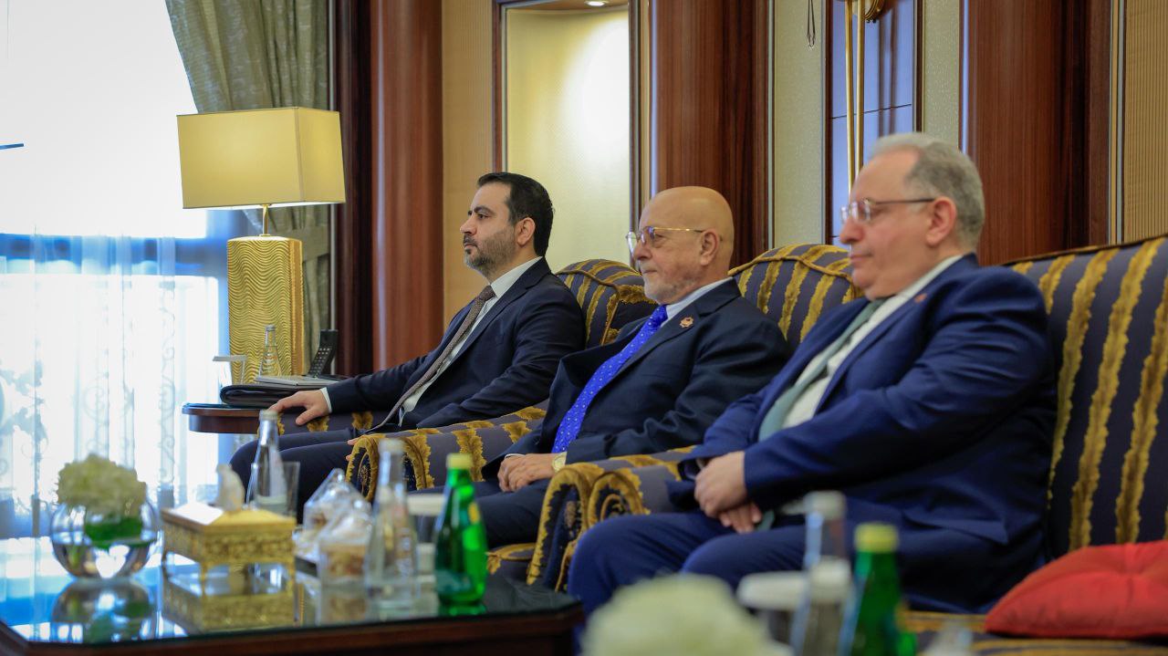 عقد السيد الرئيس أحمد الشرع اجتماعًا في العاصمة السعودية الرياض مع كل من رئيس مجلس إدارة البنك السعودي الفرنسي الأستاذ مازن الرميح ورئيس مجلس إدارة مصرف الإنماء الأستاذ عبد الملك الحقيل