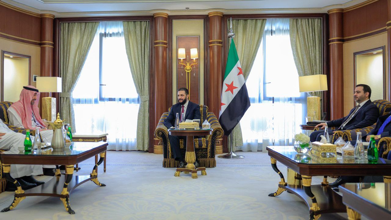 عقد السيد الرئيس أحمد الشرع اجتماعًا في العاصمة السعودية الرياض مع كل من رئيس مجلس إدارة البنك السعودي الفرنسي الأستاذ مازن الرميح ورئيس مجلس إدارة مصرف الإنماء الأستاذ عبد الملك الحقيل