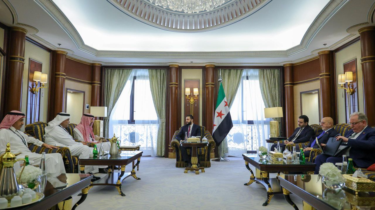 عقد السيد الرئيس أحمد الشرع اجتماعًا في العاصمة السعودية الرياض مع كل من رئيس مجلس إدارة البنك السعودي الفرنسي الأستاذ مازن الرميح ورئيس مجلس إدارة مصرف الإنماء الأستاذ عبد الملك الحقيل