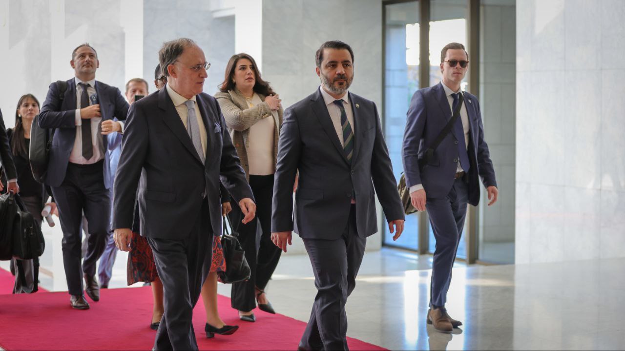 رئيس الجمهورية السيد أحمد الشرع ووزير الخارجية السيد أسعد الشيباني يستقبلان في دمشق وفداً أمميّاً 