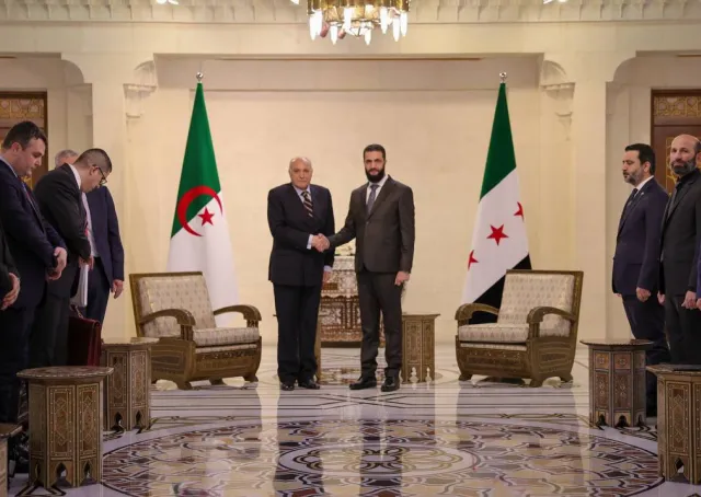 رئيس الجمهورية العربية السورية السيد أحمد الشرع ووزير الخارجية السيد أسعد الشيباني يلتقيان في قصر الشعب بدمشق وفداً جزائريّاً