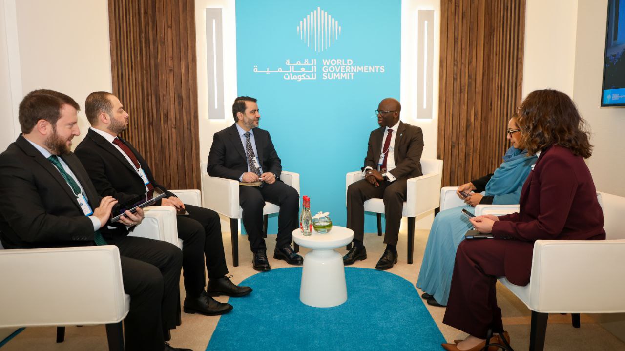 اجتماع جانبي لوزير الخارجية السيد أسعد الشيباني مع السيد أوسمان ديون 