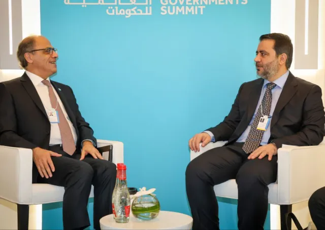 لقاء ثنائي جمع وزير الخارجية السيد أسعد الشيباني والسيد جهاد أزعور مدير إدارة الشرق الأوسط وآسيا الصغرى 