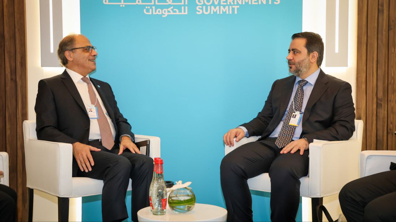 لقاء ثنائي جمع وزير الخارجية السيد أسعد الشيباني والسيد جهاد أزعور مدير إدارة الشرق الأوسط وآسيا الصغرى 