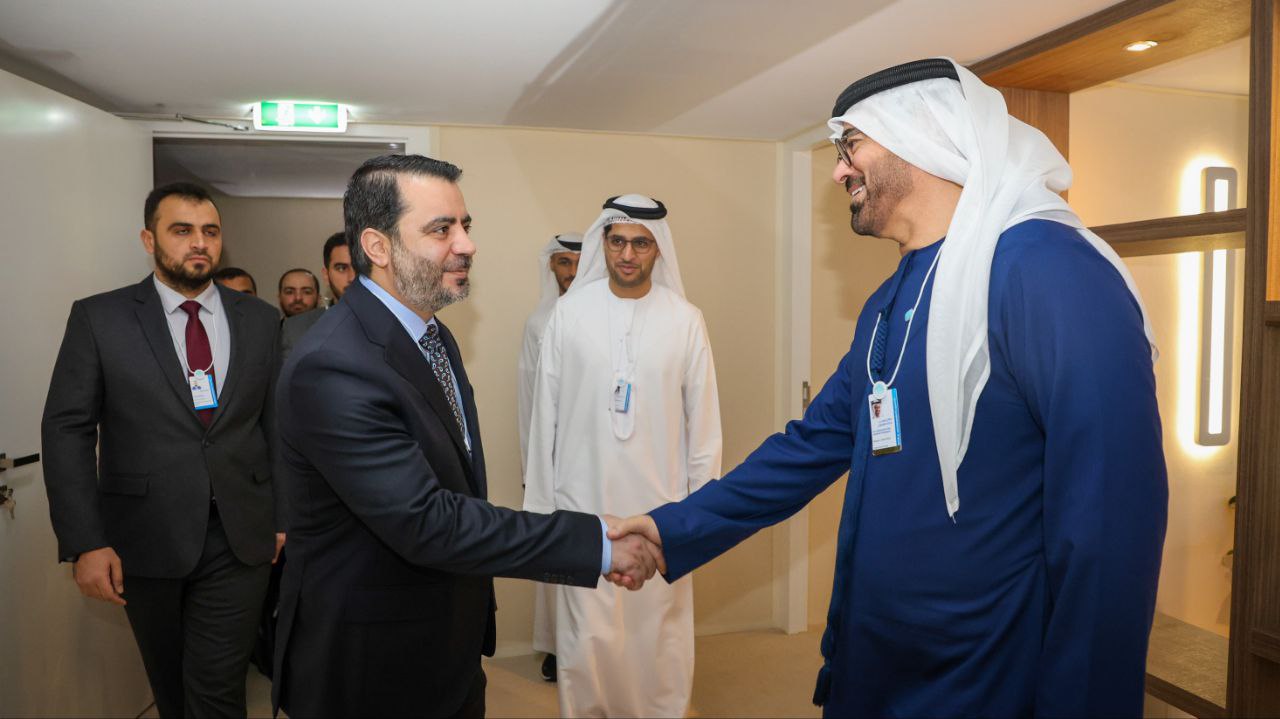 اجتماع جانبي لوزير الخارجية مع وزير شؤون مجلس الوزراء الإماراتي 