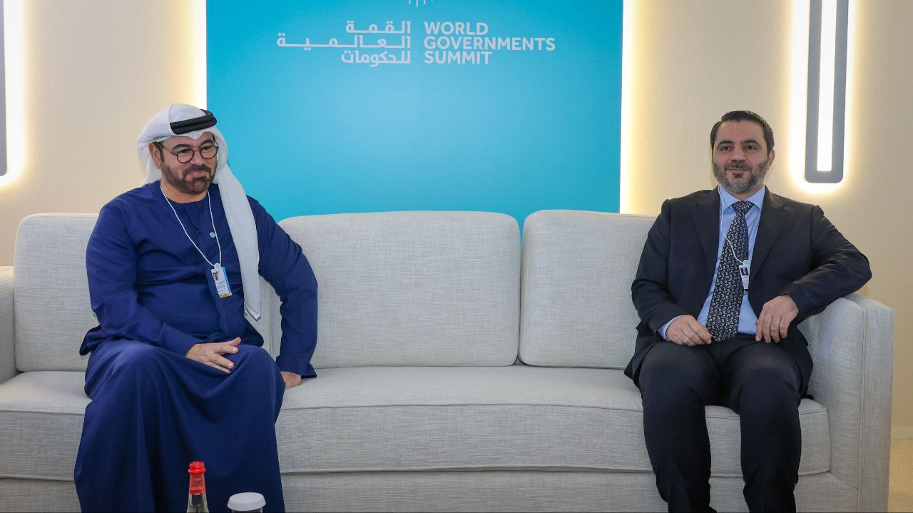 اجتماع جانبي لوزير الخارجية مع وزير شؤون مجلس الوزراء الإماراتي 