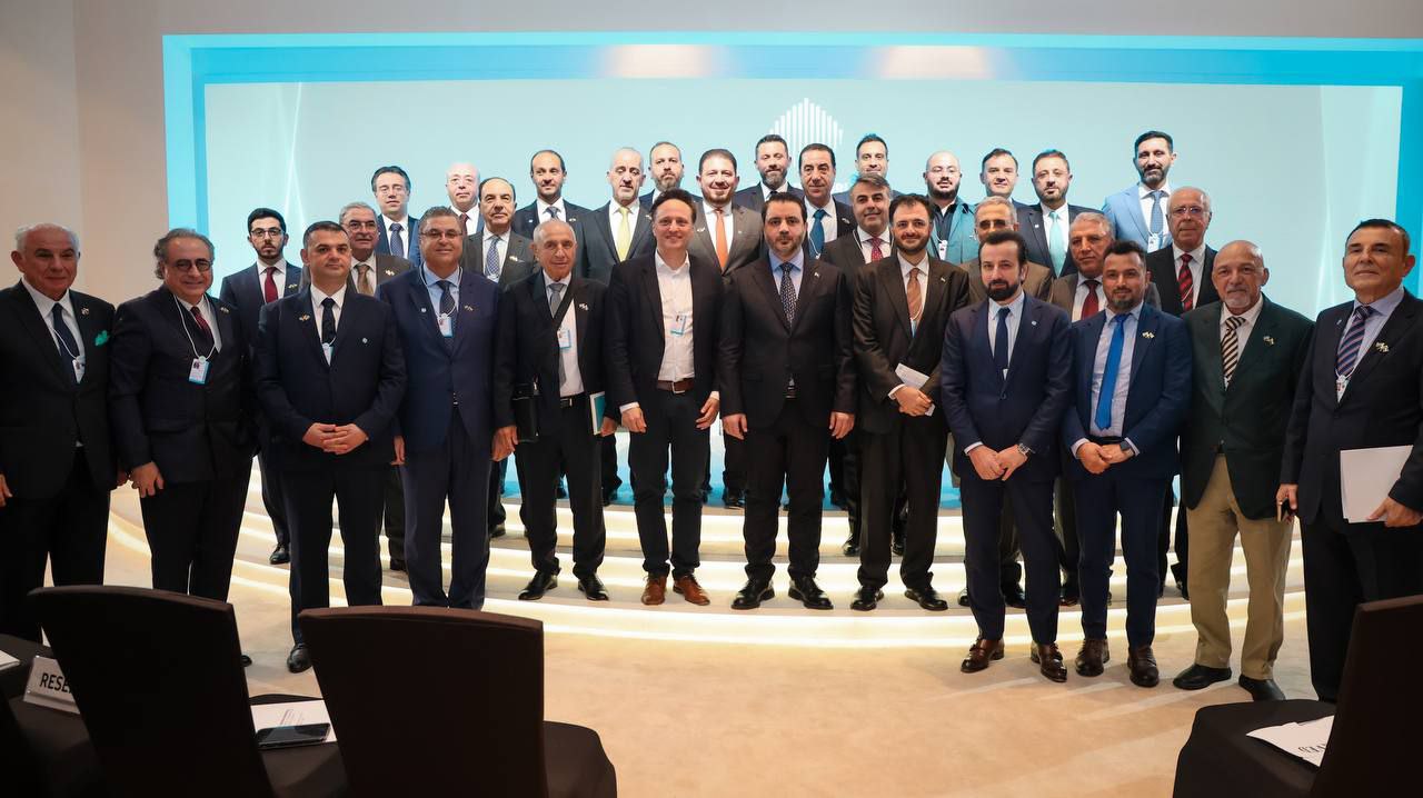 وزير الخارجية والمغتربين السيد أسعد الشيباني يلتقي بالجالية السورية