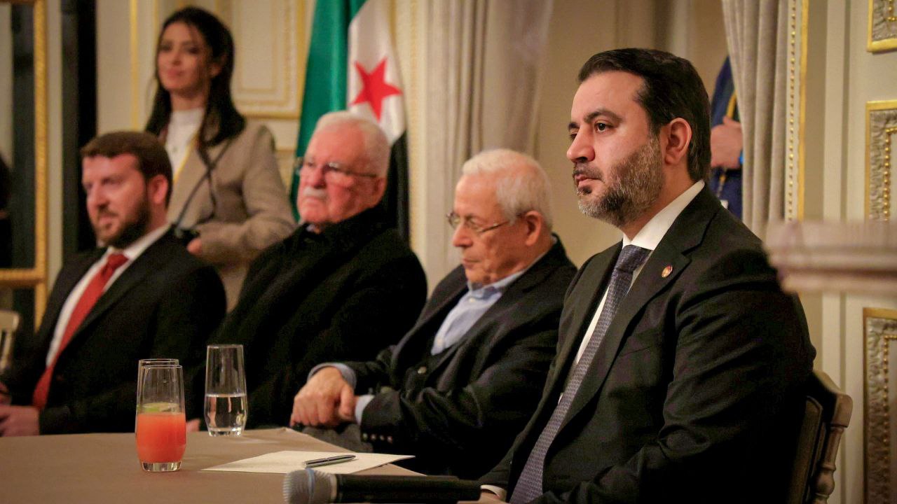 وزير الخارجية السيد أسعد الشيباني يلتقي  بوفد ممثل عن الجالية السورية في فرنسا