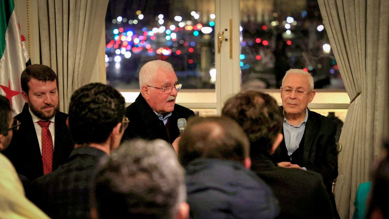 وزير الخارجية السيد أسعد الشيباني يلتقي  بوفد ممثل عن الجالية السورية في فرنسا