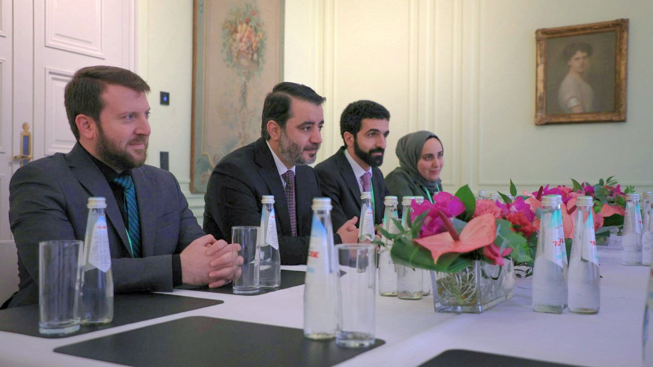 لقاء وفد الخارجية السورية برئاسة وزير الخارجية السيد أسعد الشيباني مع  نائب وزير الدولة في وزارة الداخلية الاتحادية الألمانية 