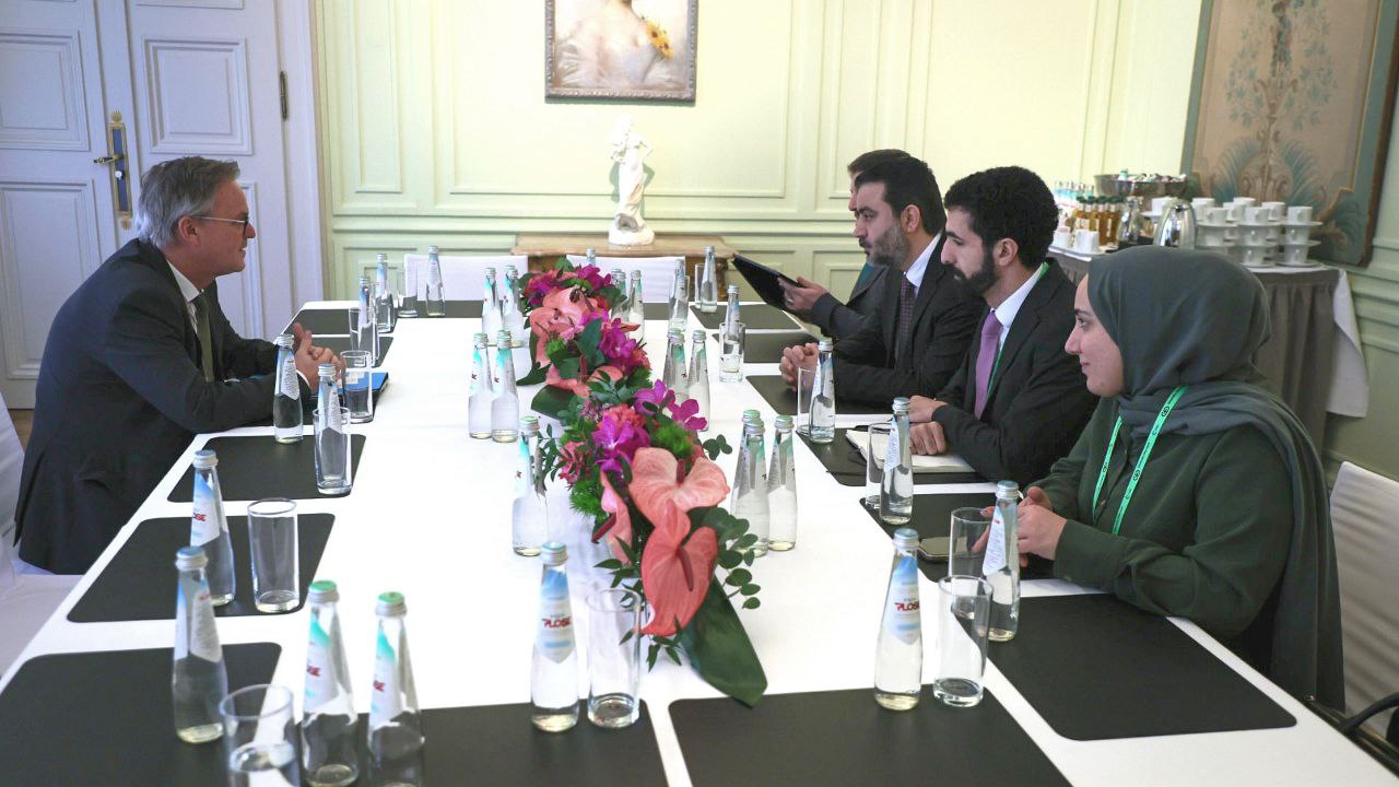 لقاء وفد الخارجية السورية برئاسة وزير الخارجية السيد أسعد الشيباني مع  نائب وزير الدولة في وزارة الداخلية الاتحادية الألمانية 