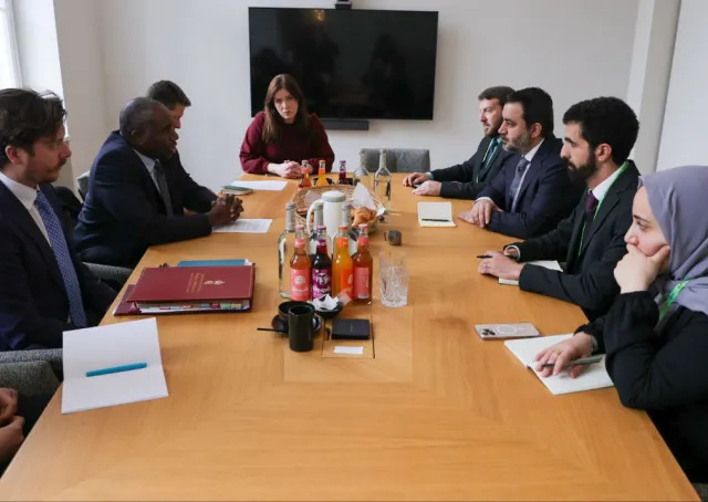 وفد الخارجية يجري اجتماعًا مع وفد من الخارجية البريطانية 