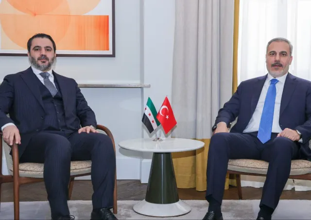 وزير الخارجية السيد أسعد الشيباني يلتقي السيد هاكان فيدان وزير الخارجية التركي