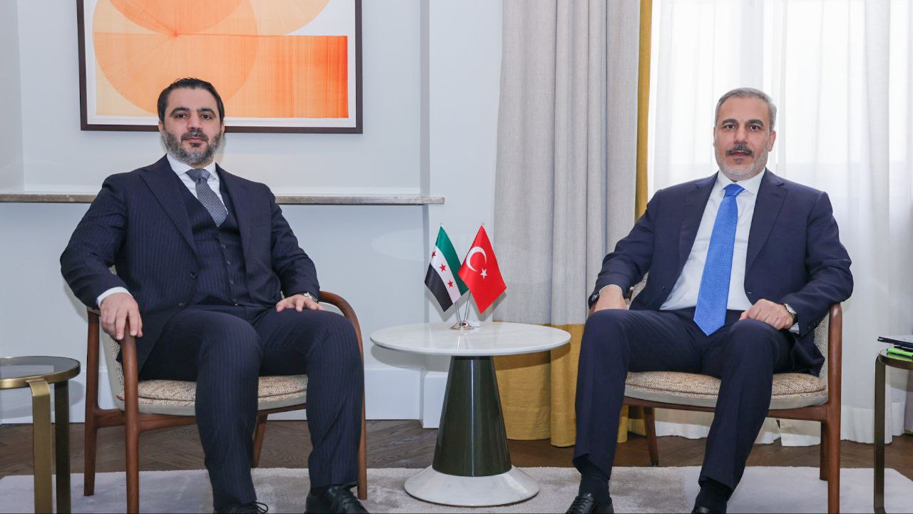 وزير الخارجية السيد أسعد الشيباني يلتقي السيد هاكان فيدان وزير الخارجية التركي