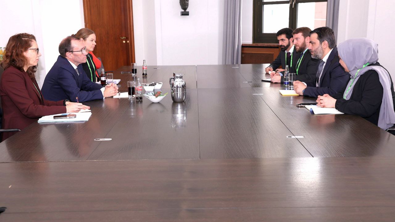 وزير الخارجية السيد أسعد الشيباني يلتقي السيد إسبن بارث إيدي وزير الخارجية النرويجي 