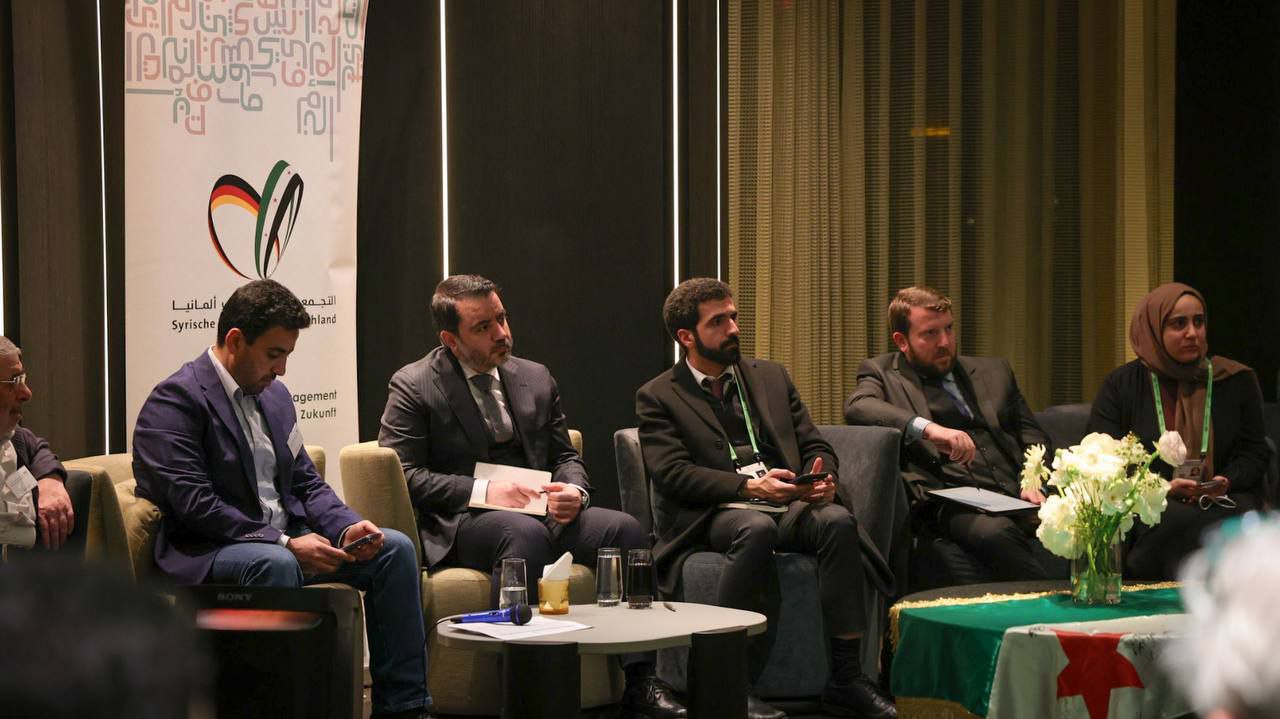 وزير الخارجية والمغتربين السيد أسعد الشيباني يلتقي مع وفد من الجالية السورية في ألمانيا